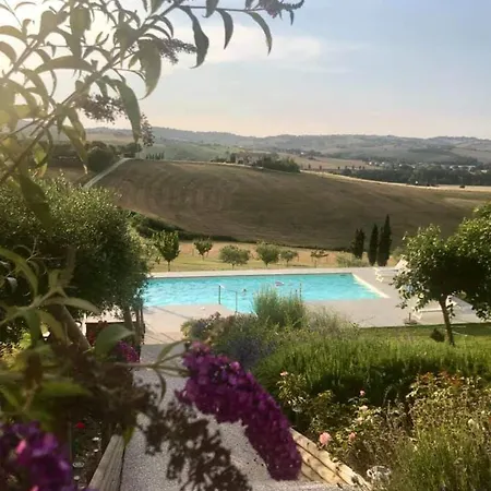 - Sleeps 8 - Pool - Garden - Parking Villa *