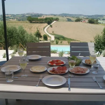 - Sleeps 8 - Pool - Garden - Parking Villa