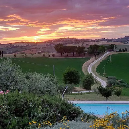 - Sleeps 8 - Pool - Garden - Parking * Ostra