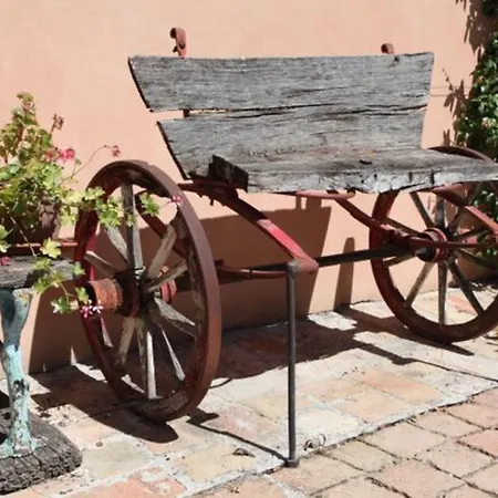 - Sleeps 8 - Pool - Garden - Parking Ostra