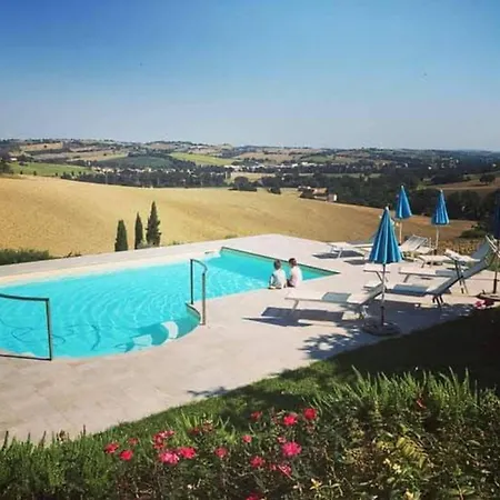 - Sleeps 8 - Pool - Garden - Parking Villa