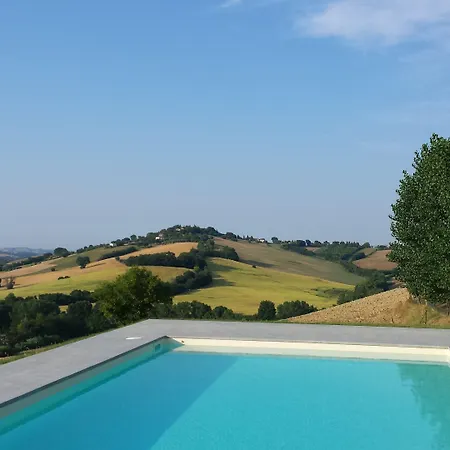 Villa - Sleeps 8 - Pool - Garden - Parking