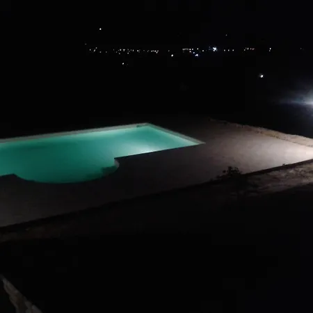 - Sleeps 8 - Pool - Garden - Parking * Ostra