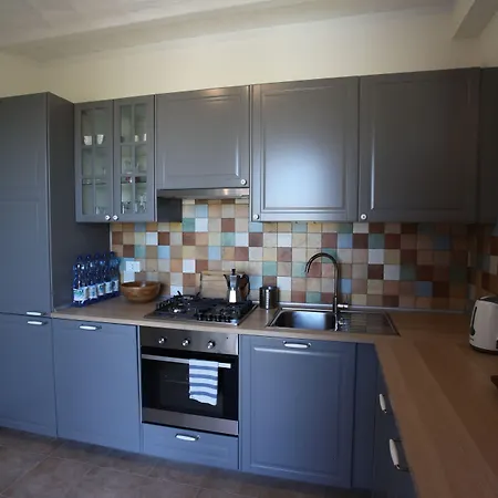 - Sleeps 8 - Pool - Garden - Parking * Ostra
