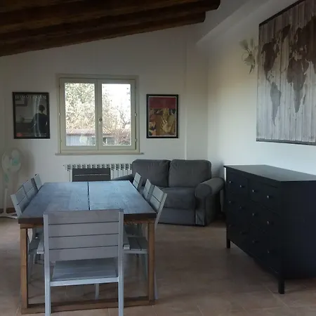 Villa - Sleeps 8 - Pool - Garden - Parking *