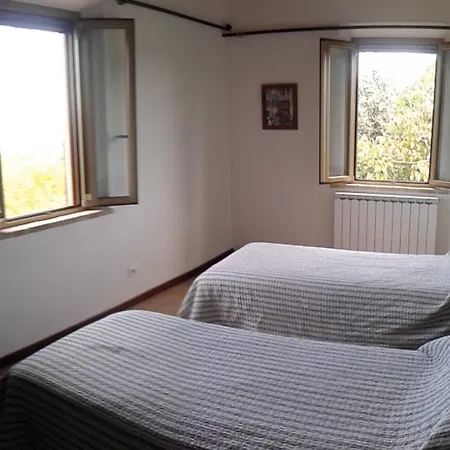 - Sleeps 8 - Pool - Garden - Parking Villa