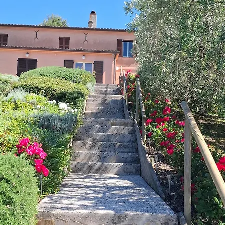 Villa - Sleeps 8 - Pool - Garden - Parking *